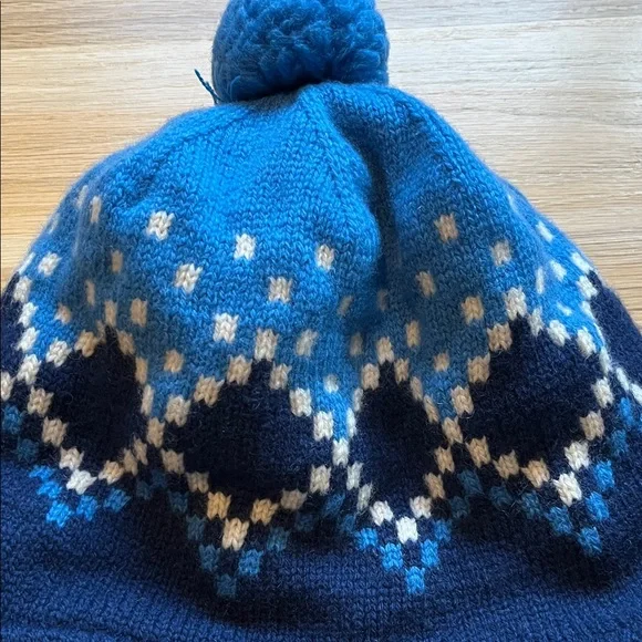 Patagonia unisex Navy and White Pom Pom winter hat - Picture 5 of 6